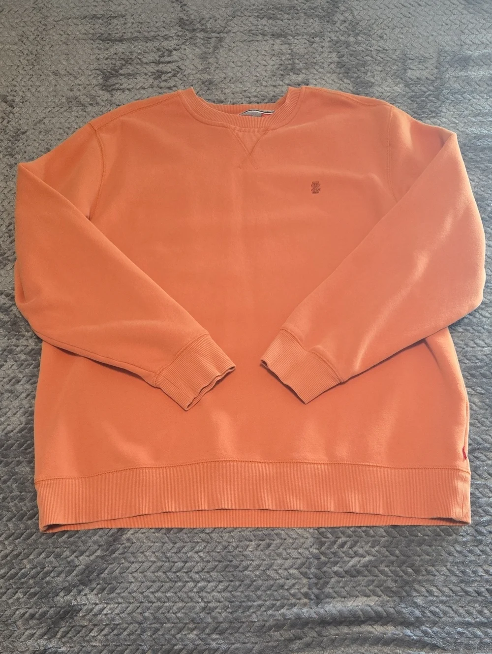 IZOD Men’s XL Orange Crewneck Sweatshirt Pullover Embroidered Logo